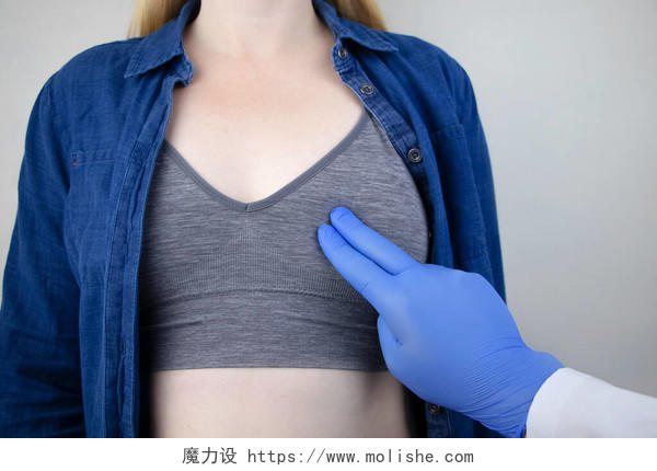 妇科医生检查女性胸部胸部整形整形美容心绞痛心脏病胸部美容养生